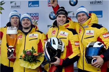  Christopher Weber( 2. v.r.) konnte sich Ende Januar über seine erste Europameisterschaft freuen. Bei der WM in Altenberg soll jetzt auch eine Medaille drin sein.