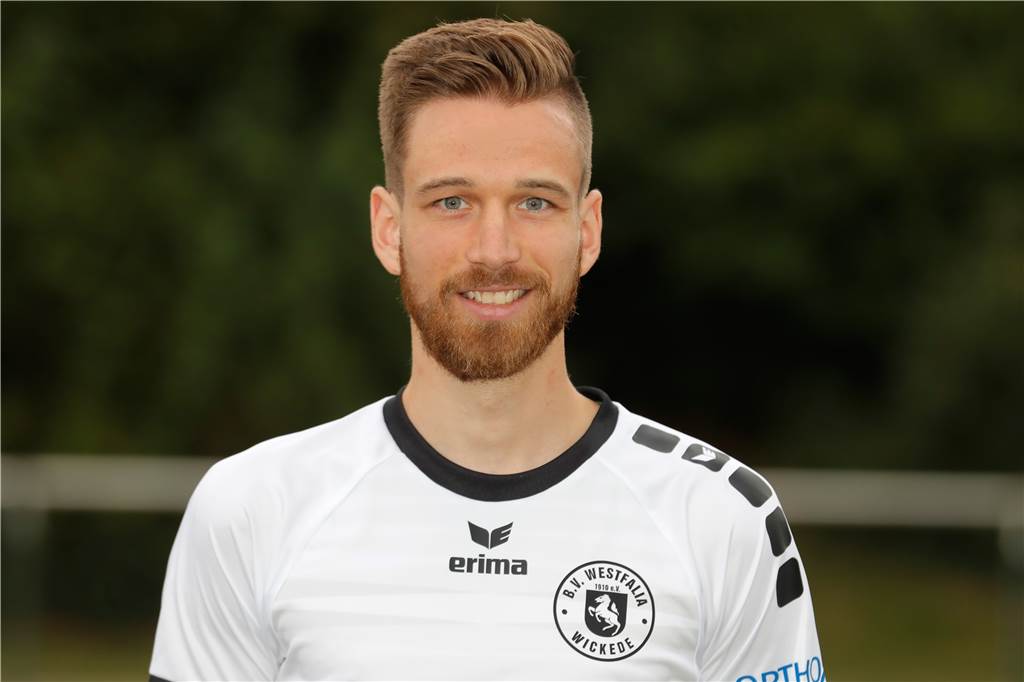 Dortmunder Brüderpaar ist leidenschaftlich in der Halle und an der Konsole unterwegs Der Aufpasser in der Defensive: Christof Tielker, hier noch im Trikot von Westfalia Wickede.