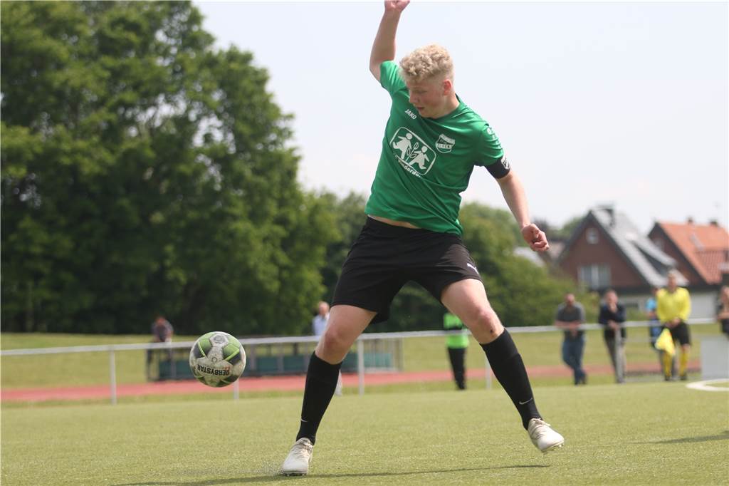 Der „etwas andere Fußballverein“: Wie der SuS Olfen aus einer Not eine Tugend macht ... ebenso wie Tim Kortenbusch, der ebenfalls in der ersten Mannschaft des SuS Olfen aushilft.