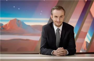  Jan Böhmermann sitzt in der Kulisse seiner Show "Neo Magazin Royale".