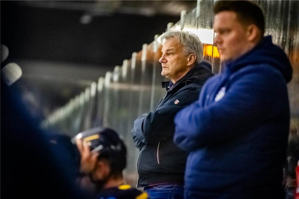 01.11.2024 Dortmund City - Trainer Ralf Hoja - Eisadler Dortmund vs Dinslakener Kobras - Eishockey - Copyright Stephan Schuetze