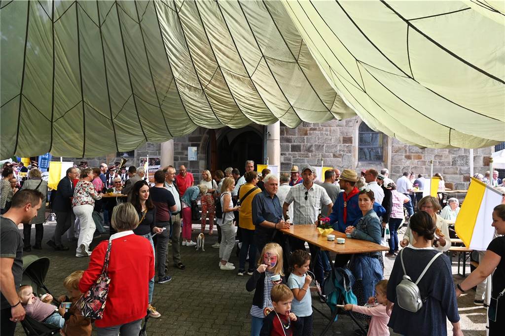 03.09.2023 Foto Bludau Dorsten - Die St. Matthäus Kirche feierte ein großes Fest zum 850 Jahre Jubiläum. Mit Messe und anschließend Veranstaltung vor der Kirche in Wulfen.
