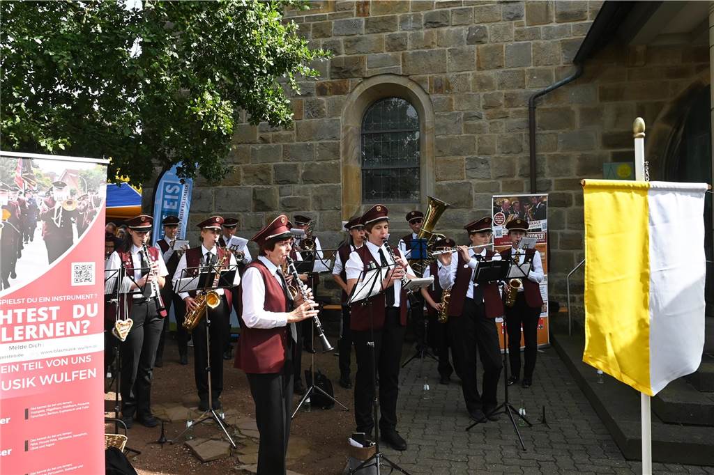 03.09.2023 Foto Bludau Dorsten - Die St. Matthäus Kirche feierte ein großes Fest zum 850 Jahre Jubiläum. Mit Messe und anschließend Veranstaltung vor der Kirche in Wulfen.