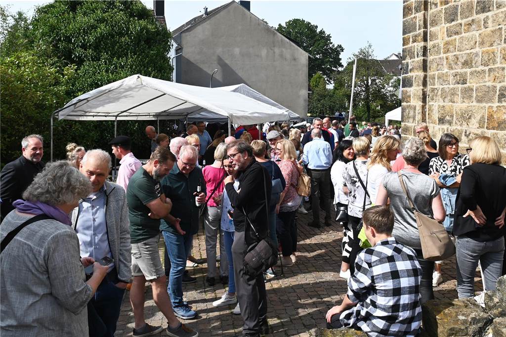 03.09.2023 Foto Bludau Dorsten - Die St. Matthäus Kirche feierte ein großes Fest zum 850 Jahre Jubiläum. Mit Messe und anschließend Veranstaltung vor der Kirche in Wulfen.
