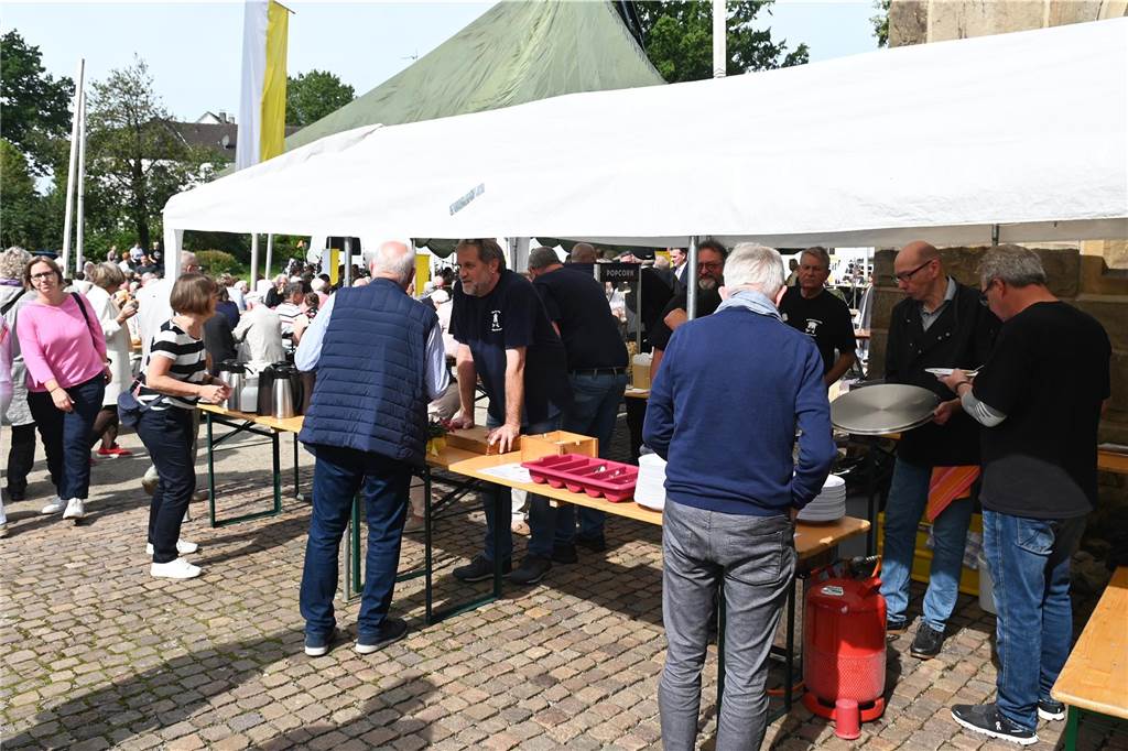 03.09.2023 Foto Bludau Dorsten - Die St. Matthäus Kirche feierte ein großes Fest zum 850 Jahre Jubiläum. Mit Messe und anschließend Veranstaltung vor der Kirche in Wulfen.