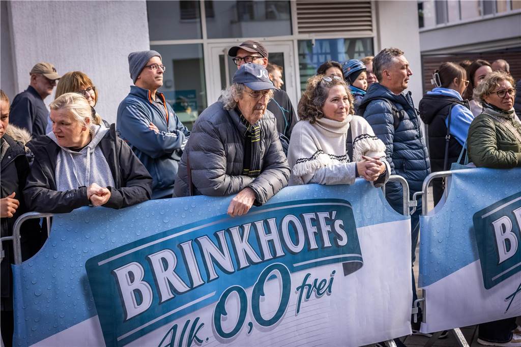 03.10.2024 Dortmund Hoerde - Sparkassen Phoenix Halbmarathon - Start am Phoenixsee - Upletics - laufen - Sport - Run - Freizeit - Copy Stephan Schuetze