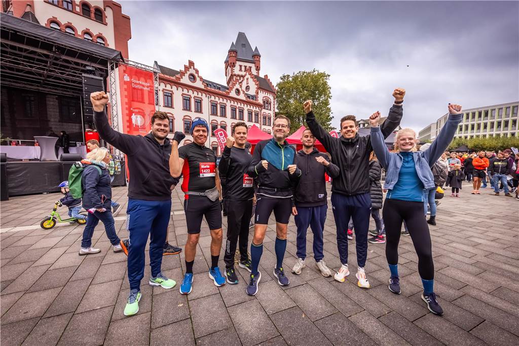 03.10.2024 Dortmund Hoerde - Sparkassen Phoenix Halbmarathon - Start am Phoenixsee - Upletics - laufen - Sport - Run - Freizeit - Copy Stephan Schuetze