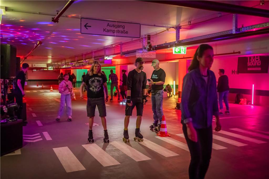 06.05.2023 Dortmund - Dortbunt Rollschuhdisko in der Tiefgarage Westentor - Rollschuhe - Rollerdisco  Copyright Stephan Schuetze