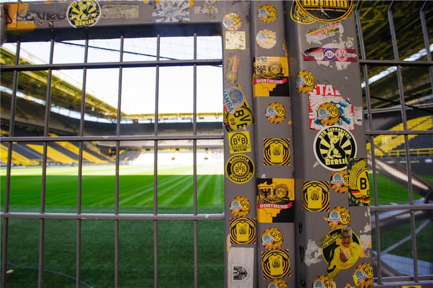 BVB-Auftakt gegen Gladbach: Personal, TV-Übertragung, Fans 10.000 Fans sind beim BVB-Topspiel gegen Borussia Mönchengladbach live dabei.
