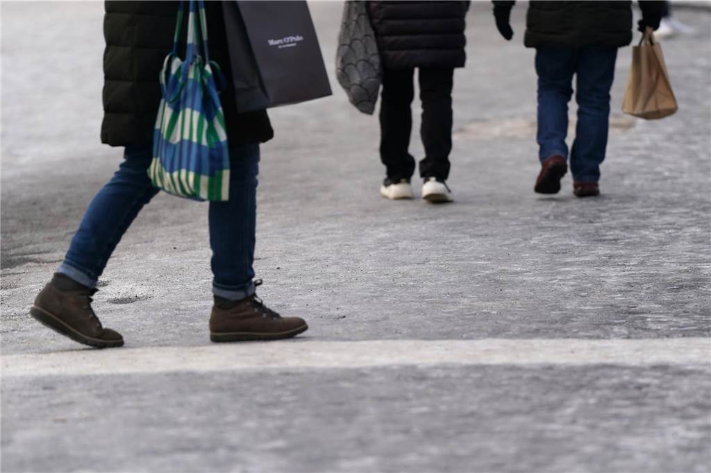 Glatte Straßen sorgten für Unfälle und Einschränkungen auf den Straßen