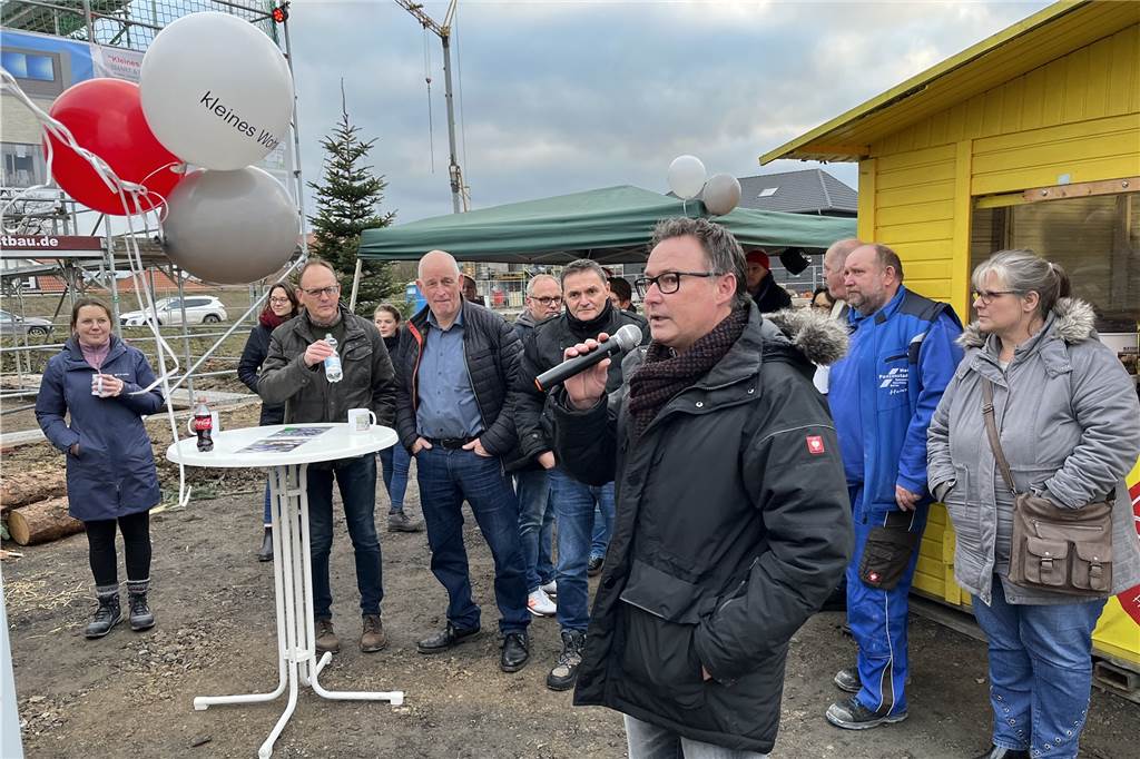 Baustart für XXS-Häuser in Südkirchen: Elf Häuser auf 3000 Quadratmeter 11 kleinere Häuser entstehen im neuen Südkirchener Baugebiet auf einer Gesamtfläche von rund 3000 Quadratmetern. Ziel der Planer ist, dass sich hier von Anfang an eine gute Gemeinschaft entwickelt.