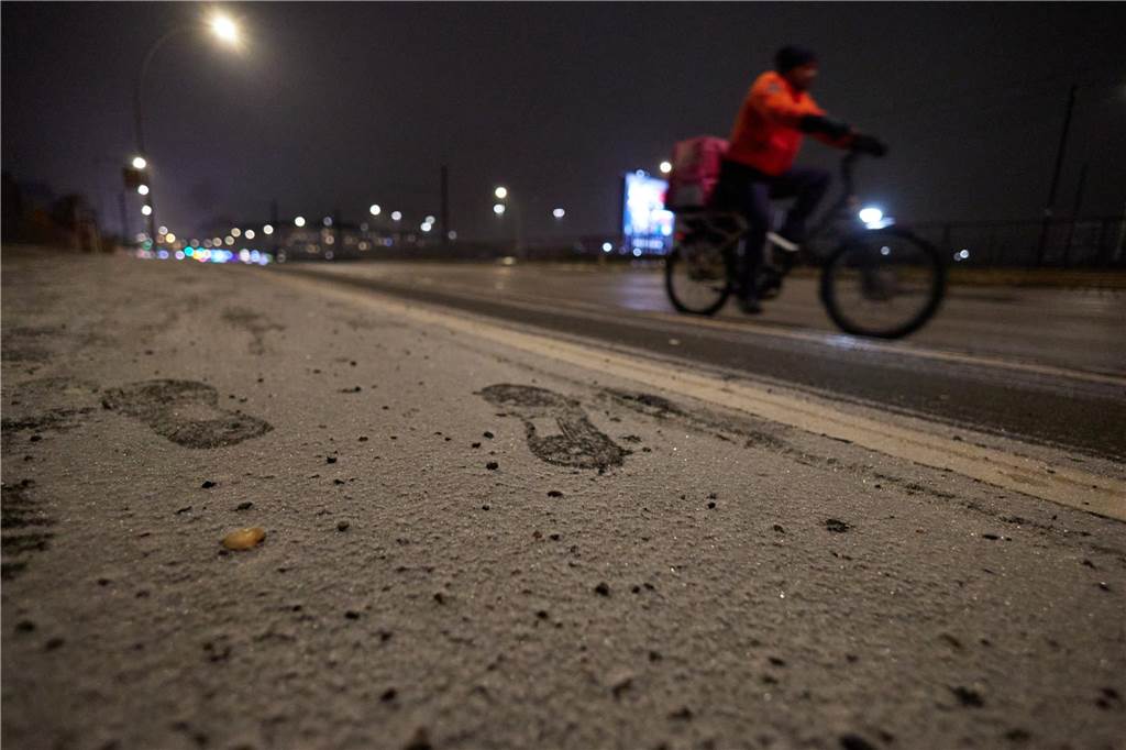 Glatte Straßen sorgten für Unfälle und Einschränkungen auf den Straßen