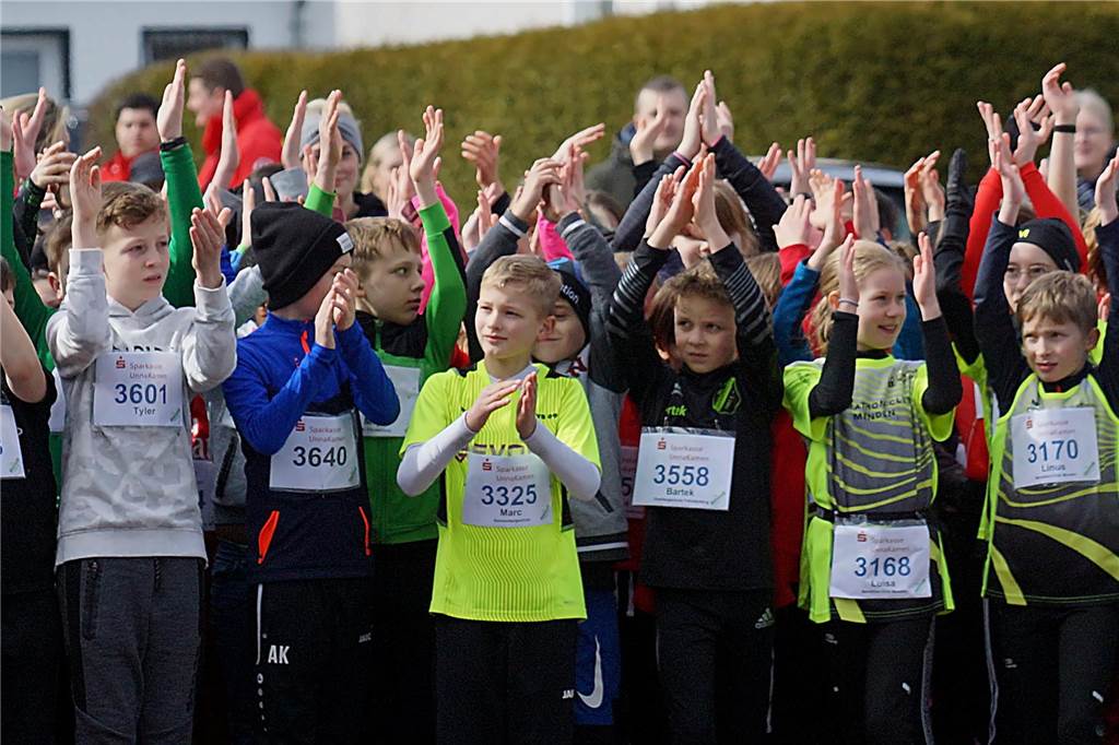 1200 m Lauf w10/m10: Marc Unger (Sonnenbergschule Nr. 3325) feierte seinen Geburtstag beim Volkslauf und wurde am Ende Zehnter bei den Jungen