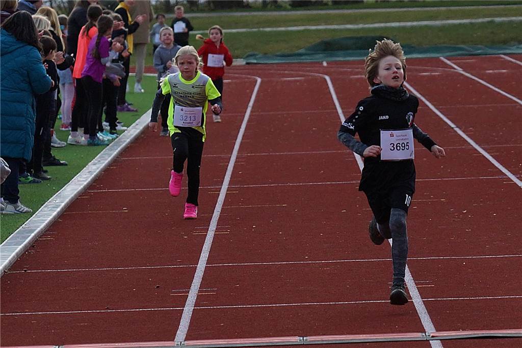 1200 m Lauf w8/m8: Der schnellste Junge im Feld war Mattis Haverkamp (Lauf Team Unna) in 5:21 Min.