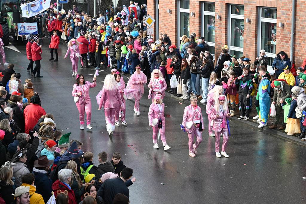 12.02.2024 - Raesfeld - Foto Bludau: Der Karnevalsumzug am Rosenmontag in Raesfeld 2024