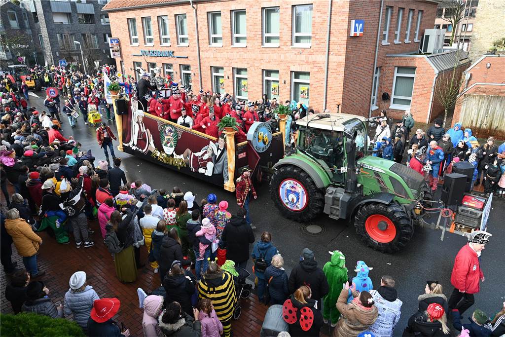 12.02.2024 - Raesfeld - Foto Bludau: Der Karnevalsumzug am Rosenmontag in Raesfeld 2024