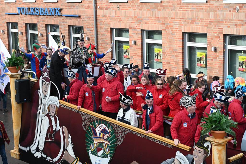 12.02.2024 - Raesfeld - Foto Bludau: Der Karnevalsumzug am Rosenmontag in Raesfeld 2024