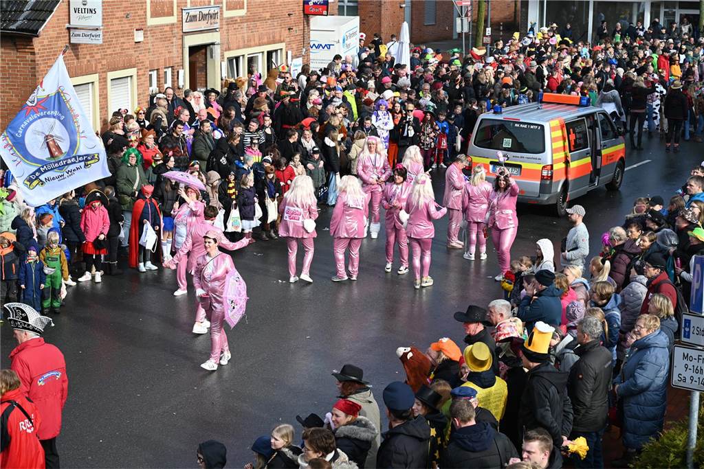 12.02.2024 - Raesfeld - Foto Bludau: Der Karnevalsumzug am Rosenmontag in Raesfeld 2024