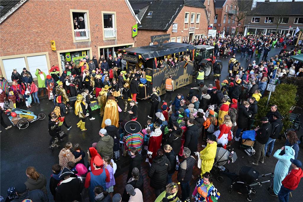 12.02.2024 - Raesfeld - Foto Bludau: Der Karnevalsumzug am Rosenmontag in Raesfeld 2024