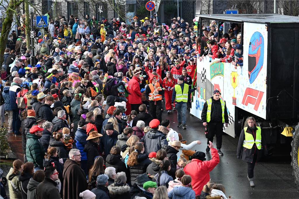 12.02.2024 - Raesfeld - Foto Bludau: Der Karnevalsumzug am Rosenmontag in Raesfeld 2024