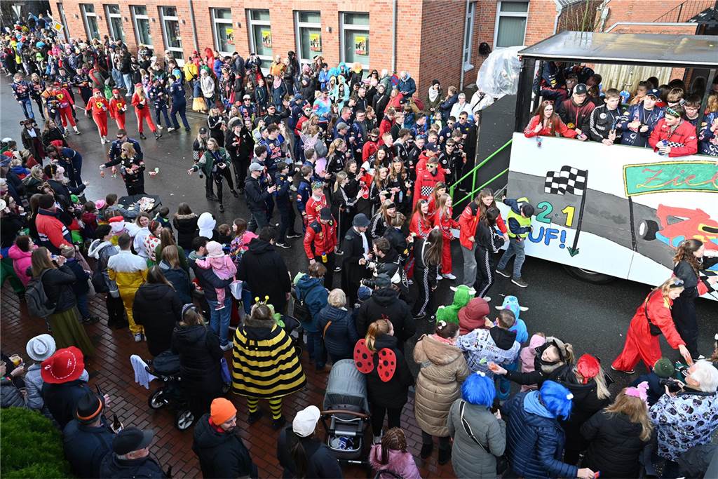 12.02.2024 - Raesfeld - Foto Bludau: Der Karnevalsumzug am Rosenmontag in Raesfeld 2024