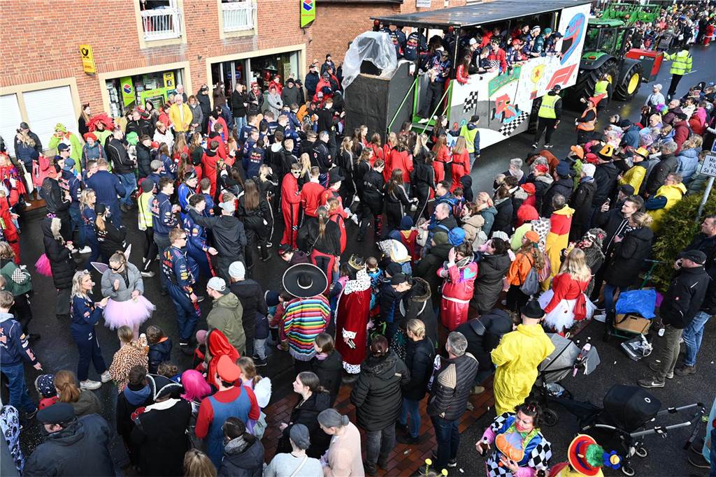 12.02.2024 - Raesfeld - Foto Bludau: Der Karnevalsumzug am Rosenmontag in Raesfeld 2024