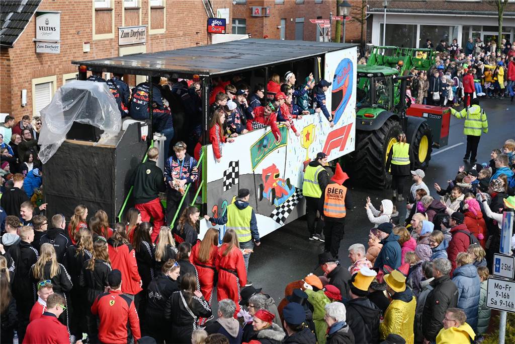 12.02.2024 - Raesfeld - Foto Bludau: Der Karnevalsumzug am Rosenmontag in Raesfeld 2024