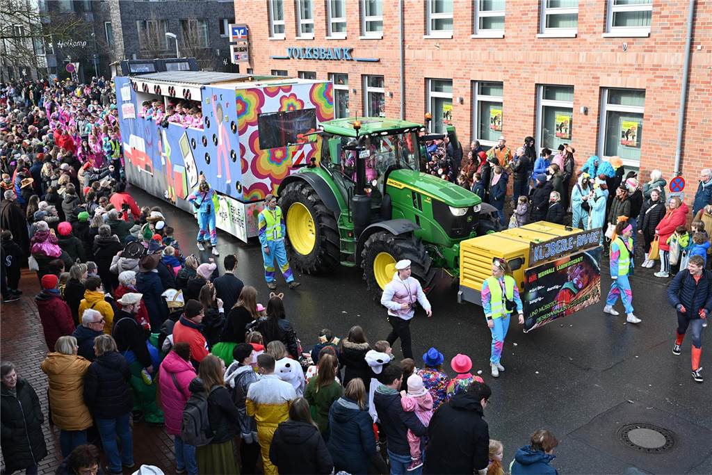 12.02.2024 - Raesfeld - Foto Bludau: Der Karnevalsumzug am Rosenmontag in Raesfeld 2024