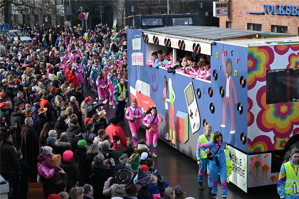 12.02.2024 - Raesfeld - Foto Bludau: Der Karnevalsumzug am Rosenmontag in Raesfeld 2024