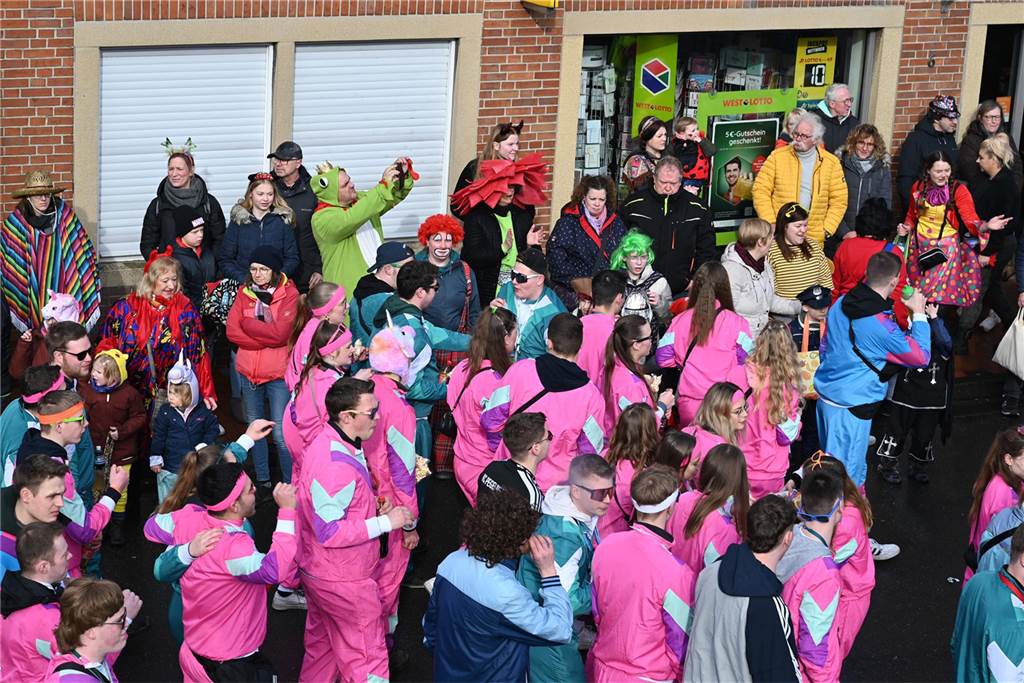 12.02.2024 - Raesfeld - Foto Bludau: Der Karnevalsumzug am Rosenmontag in Raesfeld 2024