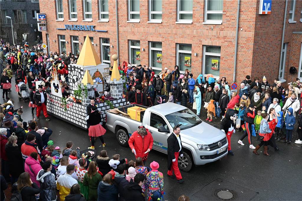 12.02.2024 - Raesfeld - Foto Bludau: Der Karnevalsumzug am Rosenmontag in Raesfeld 2024