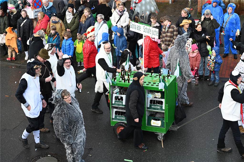 12.02.2024 - Raesfeld - Foto Bludau: Der Karnevalsumzug am Rosenmontag in Raesfeld 2024