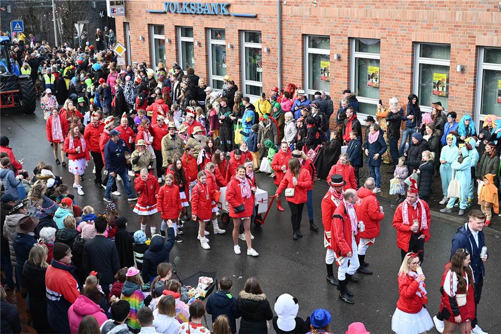 12.02.2024 - Raesfeld - Foto Bludau: Der Karnevalsumzug am Rosenmontag in Raesfeld 2024