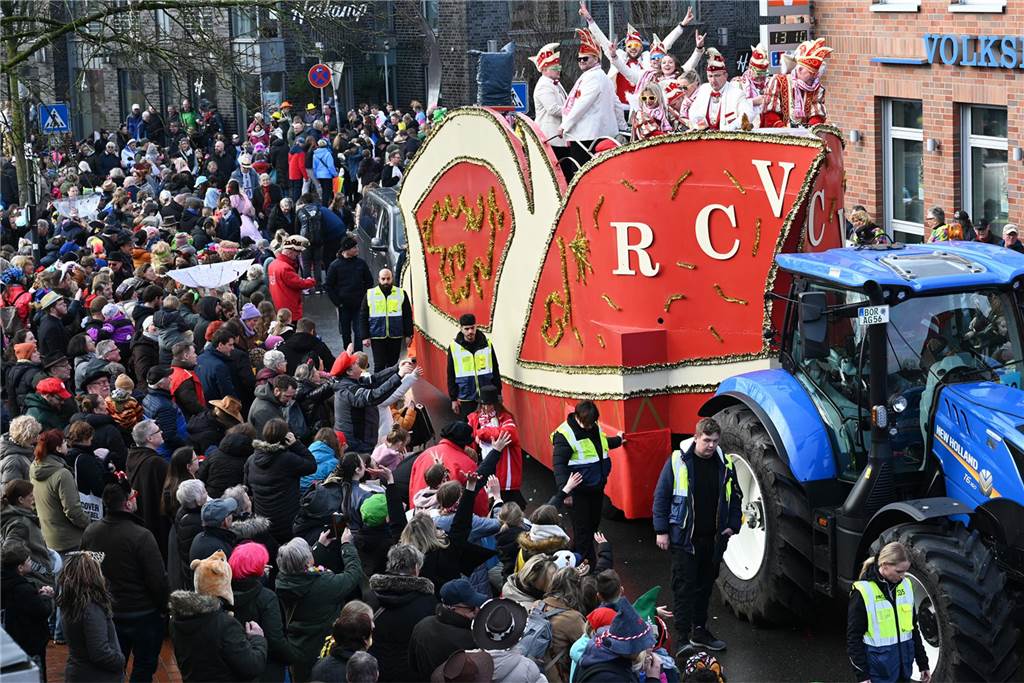 12.02.2024 - Raesfeld - Foto Bludau: Der Karnevalsumzug am Rosenmontag in Raesfeld 2024