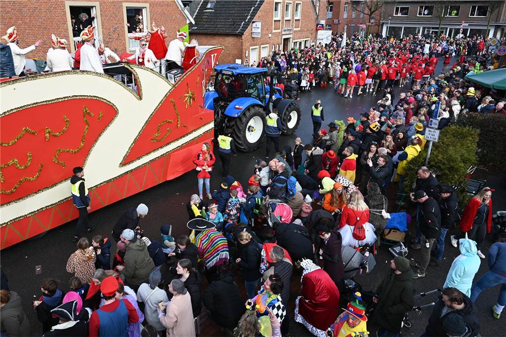 12.02.2024 - Raesfeld - Foto Bludau: Der Karnevalsumzug am Rosenmontag in Raesfeld 2024