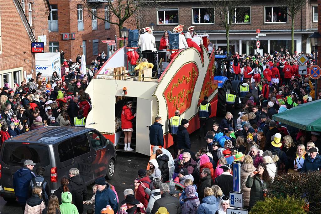 12.02.2024 - Raesfeld - Foto Bludau: Der Karnevalsumzug am Rosenmontag in Raesfeld 2024
