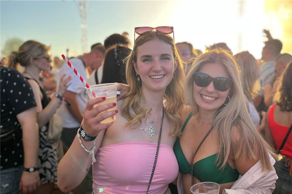 12.500 Leute feierten ausgelassen beim Sunset Beach Festival 2023 in Haltern am See.