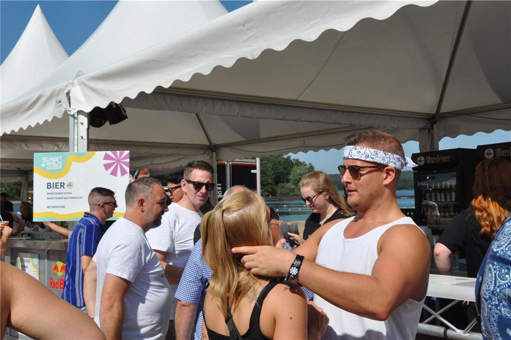 12.500 Leute feierten ausgelassen beim Sunset Beach Festival 2023 in Haltern am See.