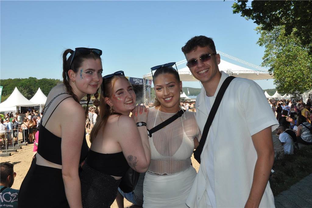 12.500 Leute feierten ausgelassen beim Sunset Beach Festival 2023 in Haltern am See.