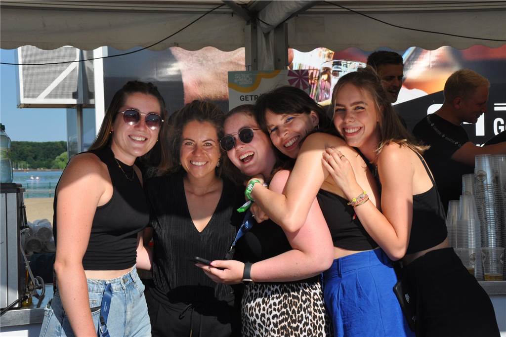 12.500 Leute feierten ausgelassen beim Sunset Beach Festival 2023 in Haltern am See.