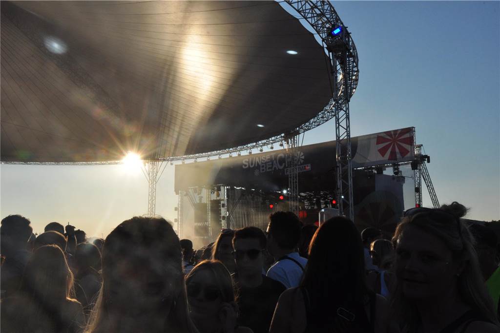12.500 Leute feierten ausgelassen beim Sunset Beach Festival 2023 in Haltern am See.