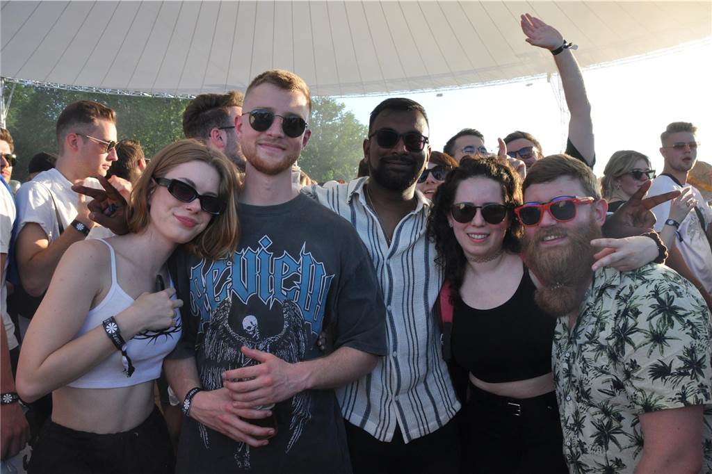 12.500 Leute feierten ausgelassen beim Sunset Beach Festival 2023 in Haltern am See.