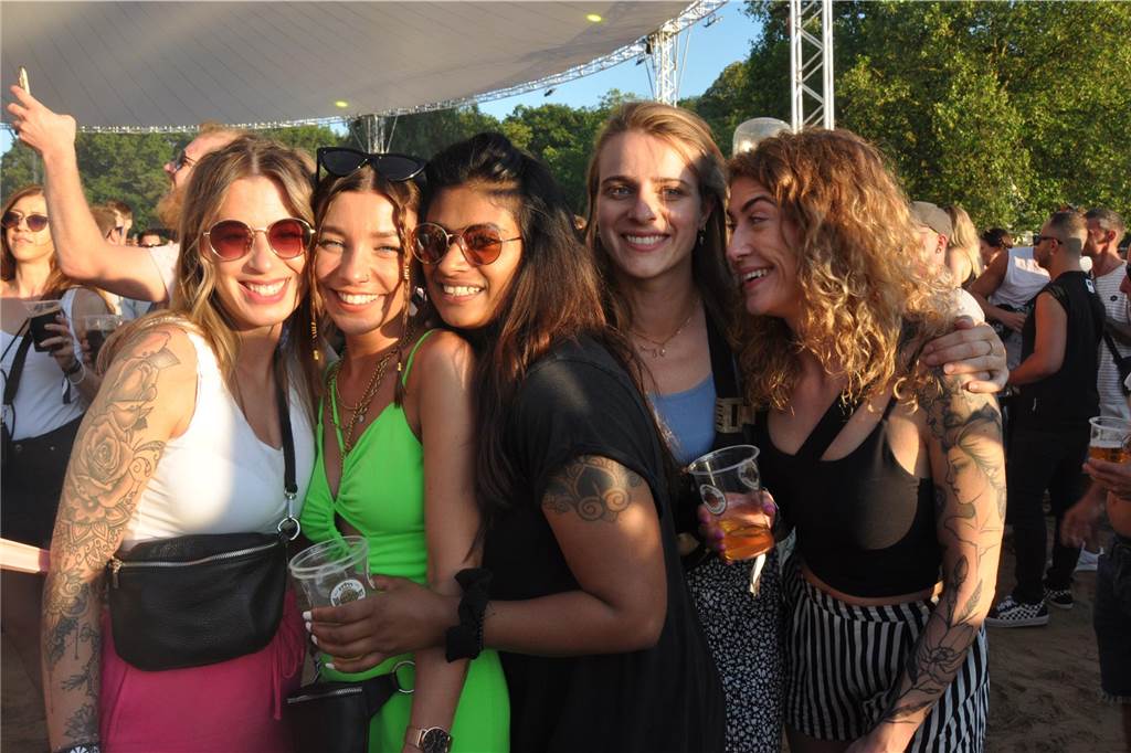 12.500 Leute feierten ausgelassen beim Sunset Beach Festival 2023 in Haltern am See.