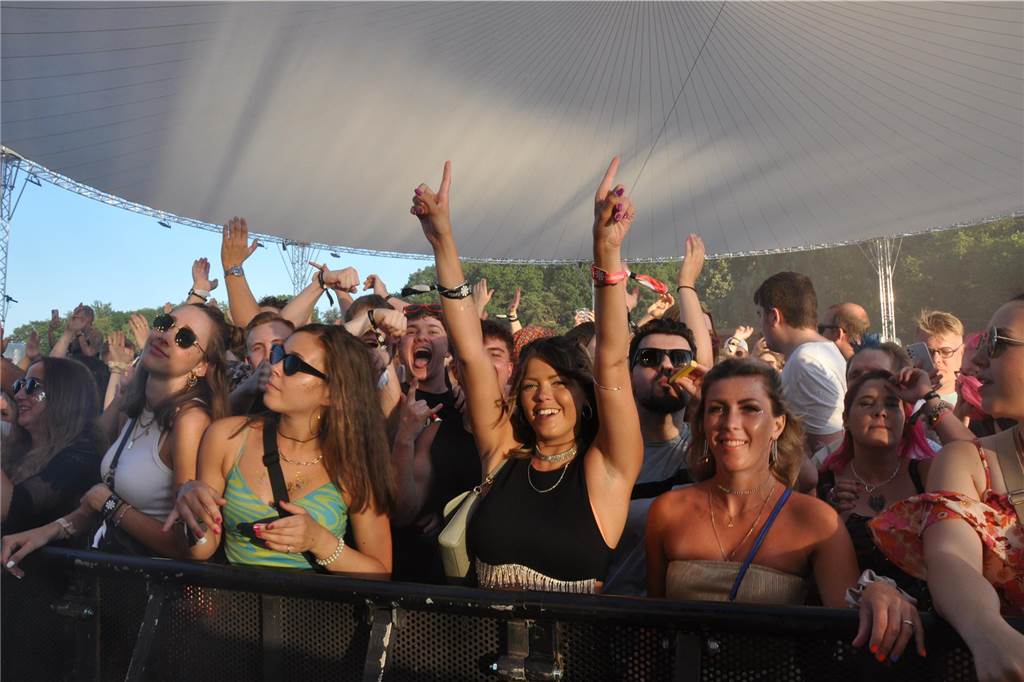 12.500 Leute feierten ausgelassen beim Sunset Beach Festival 2023 in Haltern am See.