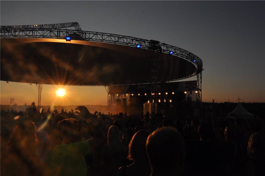 12.500 Leute feierten ausgelassen beim Sunset Beach Festival 2023 in Haltern am See.