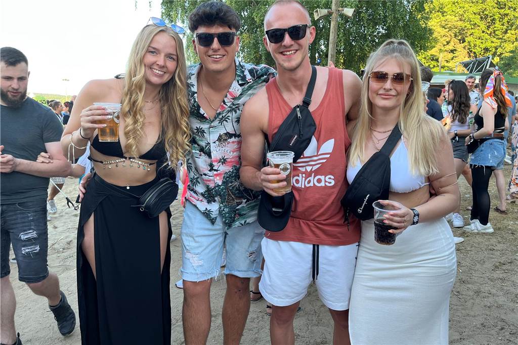 12.500 Leute feierten ausgelassen beim Sunset Beach Festival 2023 in Haltern am See.