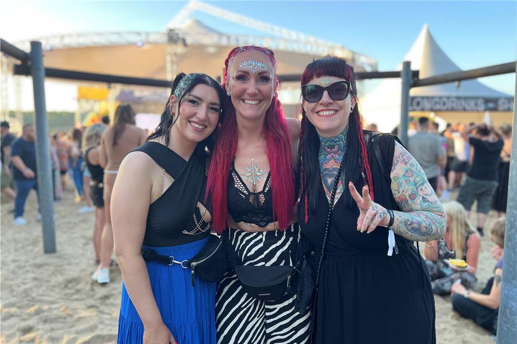 12.500 Leute feierten ausgelassen beim Sunset Beach Festival 2023 in Haltern am See.