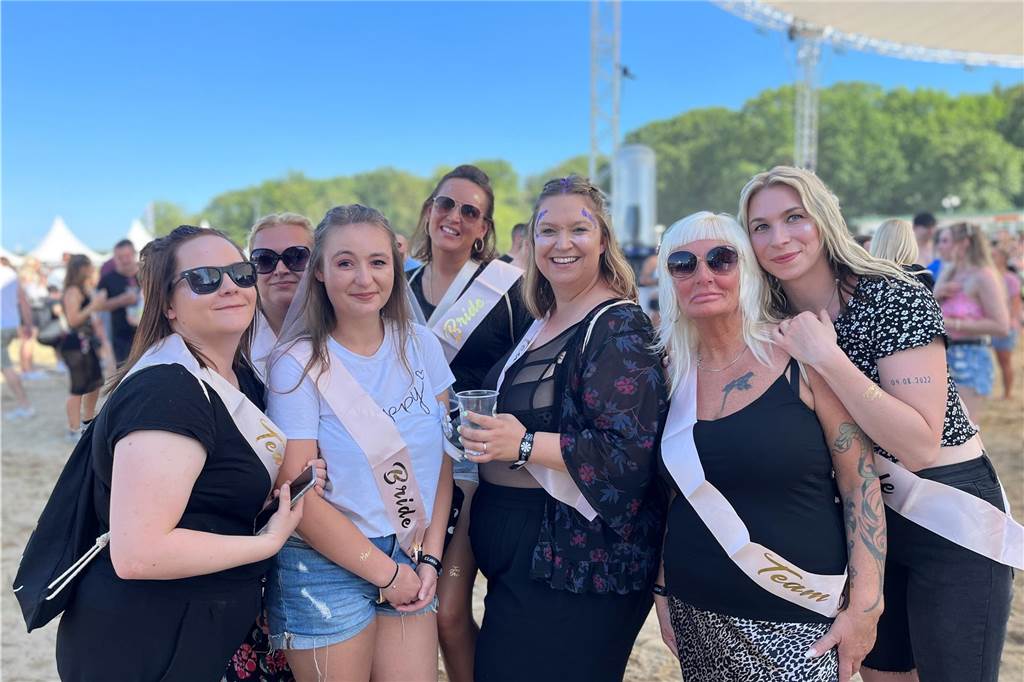 12.500 Leute feierten ausgelassen beim Sunset Beach Festival 2023 in Haltern am See.