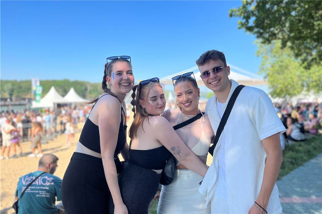 12.500 Leute feierten ausgelassen beim Sunset Beach Festival 2023 in Haltern am See.