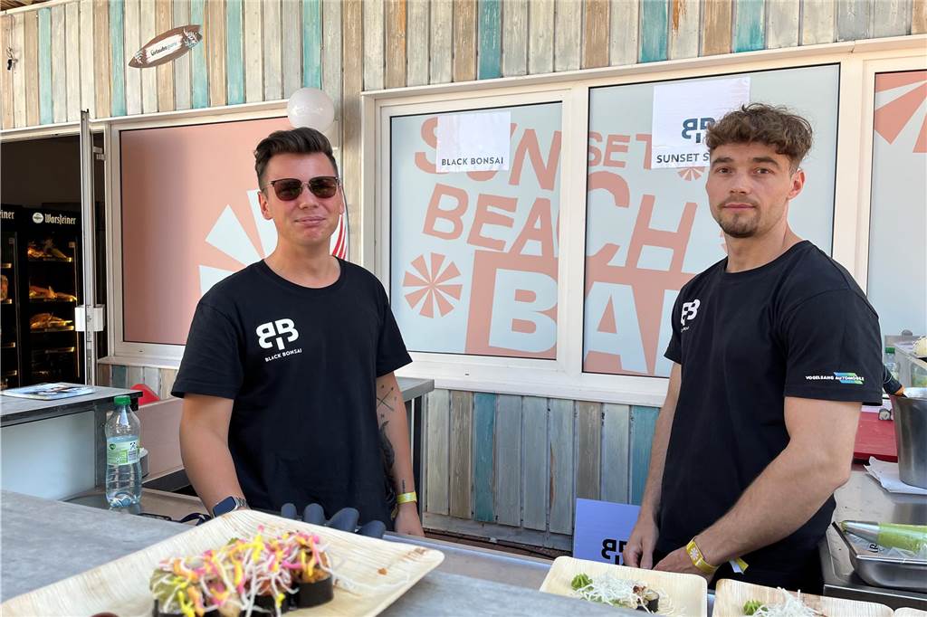 12.500 Leute feierten ausgelassen beim Sunset Beach Festival 2023 in Haltern am See.